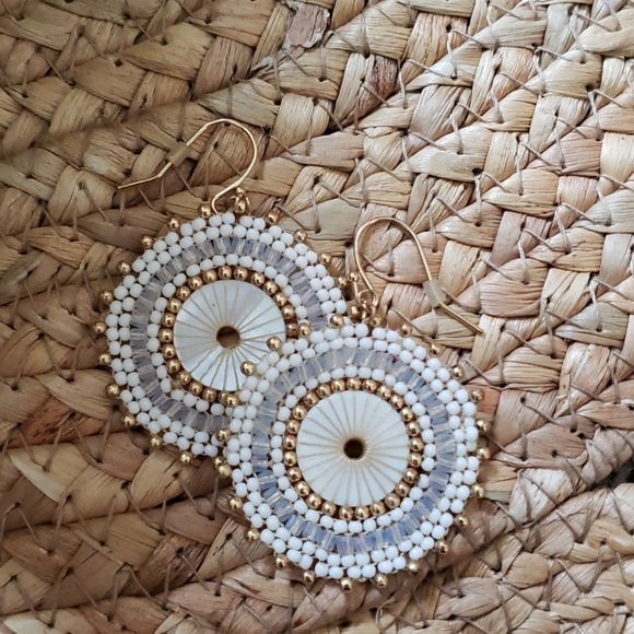 🖤 Boutique white and gold sparkly beaded earrings - Picture 2 of 4